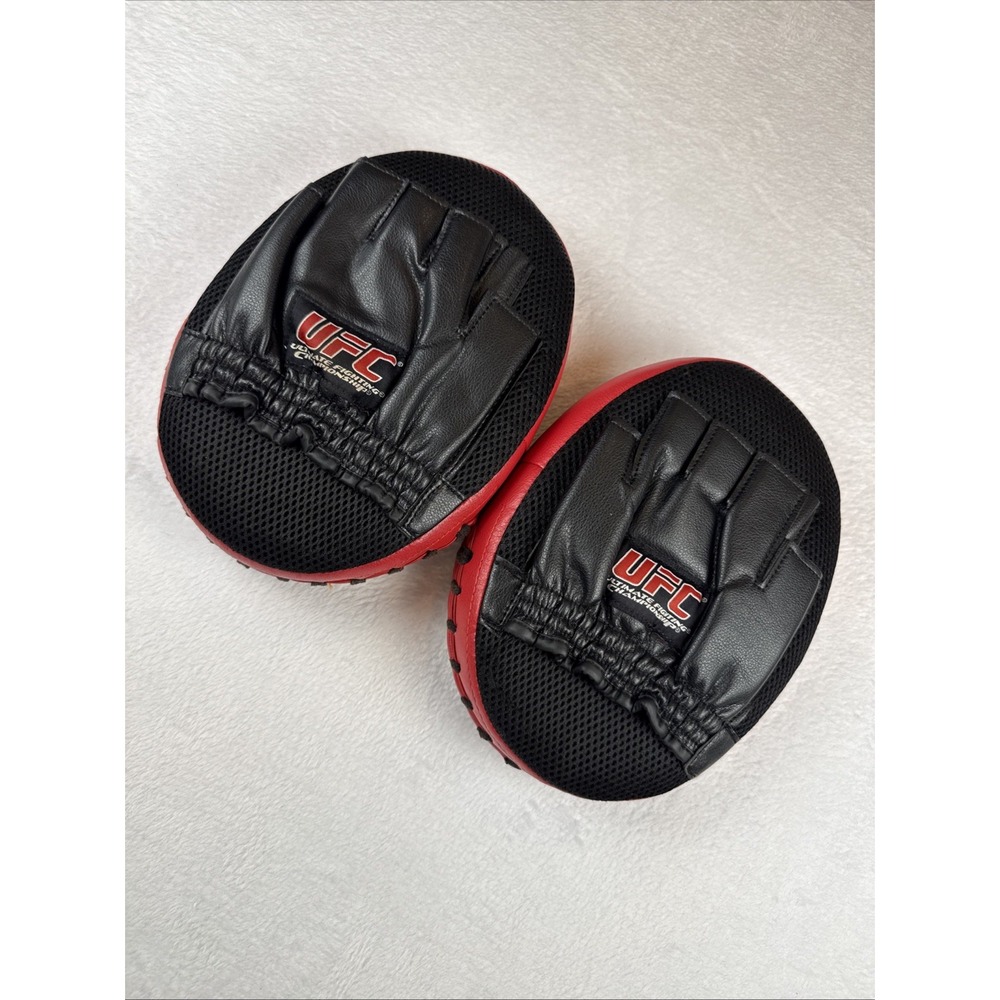 UFC Official Focus Mitts Punching Pads – Red/BlackMMA Boxing Training